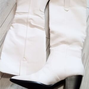 (74-4292) Women's White Boot Sz 10
